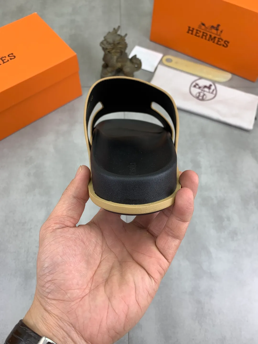 Men's shoes 💰P440 New [HERMES] high-end quality new Hermès slippers, made of imported calfskin, wear-resistant and non-slip rubber outsole. Fashionable and elegant code number: 39-44 (38 45 46 customized)